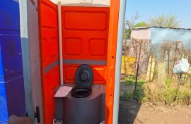 A portable toilet. eNCA/Hloni Mtimkulu