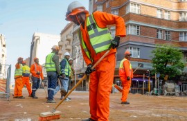 JRA employees doing the final check ahead of the opening of Lilian Ngoyi Street. Gallo Images/Sharon Seretlo