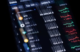 The logos of the cryptocurrencies Bitcoin (BTC), Ethereum (ETH), the stablecoin Tether (USDT), Binance Coin (BNB) and Solana (SOL) can be seen on the trading platform CoinMarcetCap. (Image with longer exposure time).