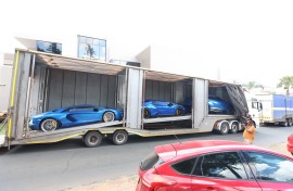 Lamborghinis being confiscated by the SIU at Hangwani Maumela's residence
