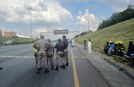A gun battle ensued between police and suspected armed robbers on the N12.