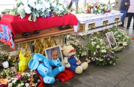 Families were overcome with grief at the funeral. eNCA/Manqoba Mchunu