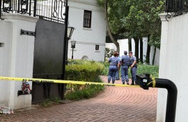 Police at the scene of the Hyde Park shooting. eNCA/Heidi Giokos