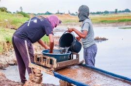 Residents wash soil in search of alleged gold deposits on makeshift tables at Gugulethu Informal Settlement in Springs. Gallo Images/OJ Koloti