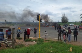 Thembisa residents have promised to continue their shutdown until their demands are met. eNCA/Hloni Mtimkulu