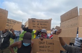Mohlakeng residents protesting against crime. eNCA/Hloni Mtimkulu