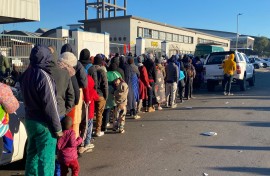 30 June_Zimbabweans queuing in Cape Town to depart the country. 