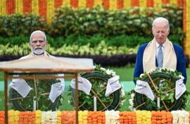 India's Prime Minister Narendra Modi and US President Joe Biden pay their respects at the Mahatma Gandhi memorial
