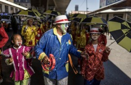 Minstrels and baton-twirling majorettes were fixtures of the Johannesburg parade