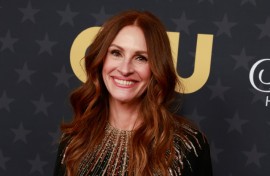 Julia Roberts had socks made with the less-than-lovely mantra of her character in the new movie 'Leave the World Behind'