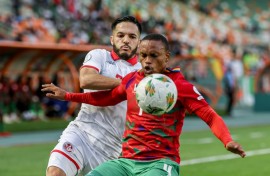 Wajdi Kechrida (L) of Tunisia and Riaan Hanamub of Namibia fight for possession.
