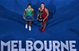 China's Zheng Qinwen (left) lost to Aryna Sabalenka in the Australian Open final