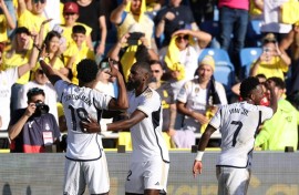 Real Madrid's French midfielder Aurelien Tchouameni (L) celebrates scoring the winner against Las Palmas to take his team top of La Liga