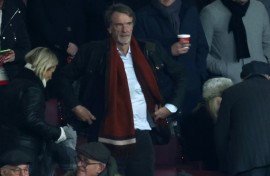 Manchester United's prospective investor Jim Ratcliffe (C)