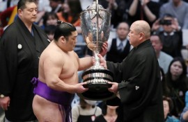 It is the first time since 1914 that a wrestler has won their first tournament in sumo's top "makuuchi" division