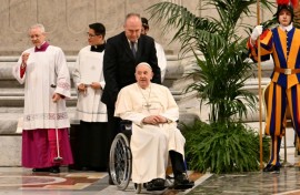 Le pape François après la messe chrismale du Jeudi Saint à la basilique Saint-Pierre, au Vatican, le 28 mars 2024.