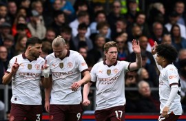 Kevin De Bruyne (2nd right)scored twice in Manchester City's 4-2 win at Crystal Palace