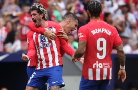 Atletico Madrid midfielder Rodrigo De Paul (L) celebrates his fine strike to earn his team victory against Celta Vigo