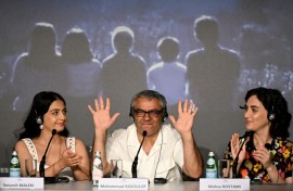 Setareh Maleki (L) with director Mohammad Rasoulof (C) and co-star Mahsa Rostami 