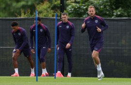 England captain Harry Kane (right) is aiming to end a 58-year major tournament drought at Euro 2024