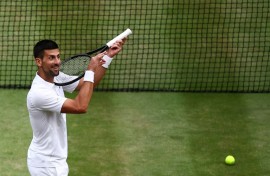 Alcaraz has 'charisma': Novak Djokovic imitates playing the violin at the end of Friday's semi-final win over Lorenzo Musetti