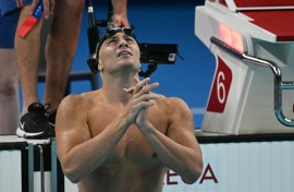 Italy's Nicolo Martinenghi celebrates after winning men's 100m breaststroke gold at the Paris Olympics