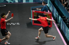 Ma Long (R) wins a point in the men's team final in Paris