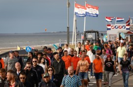 The track is near the beach, meaning unpredictable weather