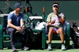 Former world number one Naomi Osaka of Japan confers with coach Wim Fissette while training at Indian Wells
