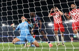 Girona goalkeeper Paulo Gazzaniga (L) made a costly error in the final minute to gift PSG victory 