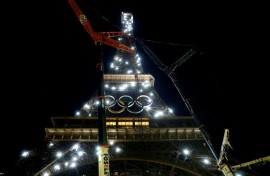 A proposal by the Paris mayor to keep the rings on the tower has sparked a row 