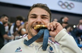 Antoine Dupont celebrates with his Olympic gold medal in July