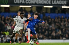 Chelsea midfielder  Cesare Casadei (R) battles for the ball in the UEFA Conference League