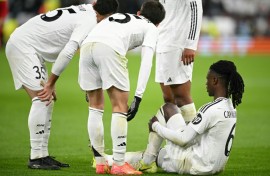 Eduardo Camavinga (R) picked up a thigh injury during Real Madrid's 2-0 defeeat by Liverpool on Wednesday