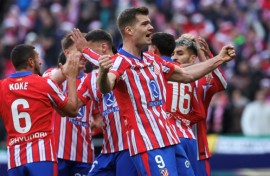 Atletico Madrid's Norwegian forward Alexander Sorloth (R) celebrates after scoring against Getafe