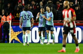 Arsenal's Gabriel Jesus (C) celebrates after scoring against Brentford