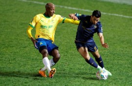 Mamelodi Sundowns defender Khuliso Mudau (L) was sent off in a 1-0 CAF Champions League loss at Raja Casablanca. 