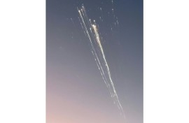 In this handout image courtesy of Greg Blee, debris from the SpaceX Starship is seen in the sky near Providenciales, Turks and Caicos on January 16, 2025