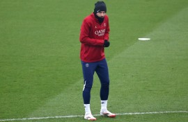 Khvicha Kvaratskhelia could make his Paris Saint-Germain debut on Saturday against Reims