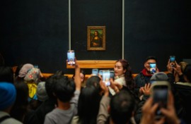 The Louvre is suffering from too many visitors