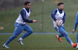 Damian Penaud (L) and Matthieu Jalibert (R) take part in training this week