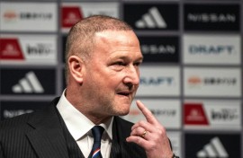 Former England assistant Steve Holland won his first game in charge of Japan's Yokohama F-Marinos