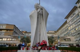 Pope Francis has pneumonia in both lungs, Vatican says