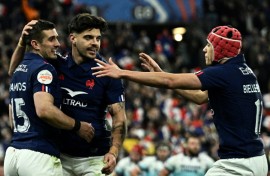 Thomas Ramos (L) celebrates scoring his try against Scotland