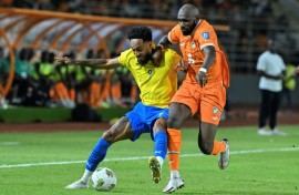 Gabon star Pierre-Emerick Aubameyang (L) fights for the ball during a 2026 World Cup qualifier against Ivory Coast.