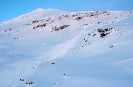 People buried by avalanches usually survive for only about 10 minutes, according to avalanche researchers