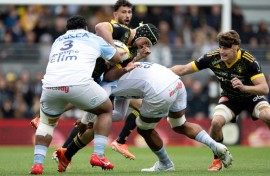 The Bayonne defence tries to stop La Rochelle's match-winner Gregory Alldritt