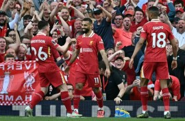 Mohamed Salah (C) celebrates scoring for Liverpool againt Tottenham Hotspur at Anfield