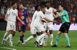 Real Madrid players remonstrate with Spanish referee Ricardo De Burgos Bengoetxea
