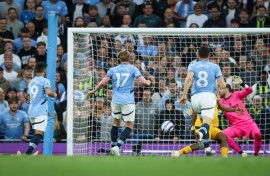 Manchester City's Kevin De Bruyne scores the winner against Wolves